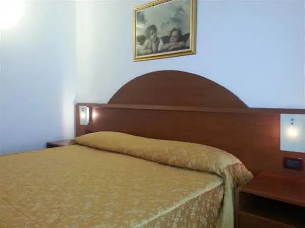 **  Hotel Mary Rose Lazise Itálie