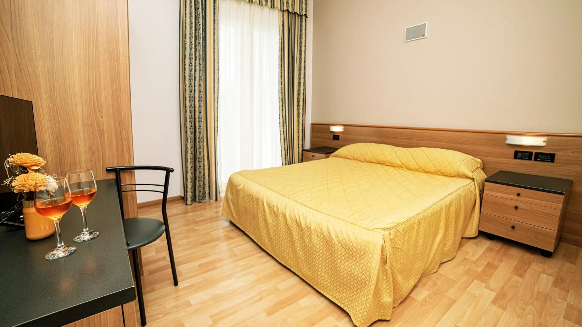 **  Hotel Mary Rose Lazise Italien