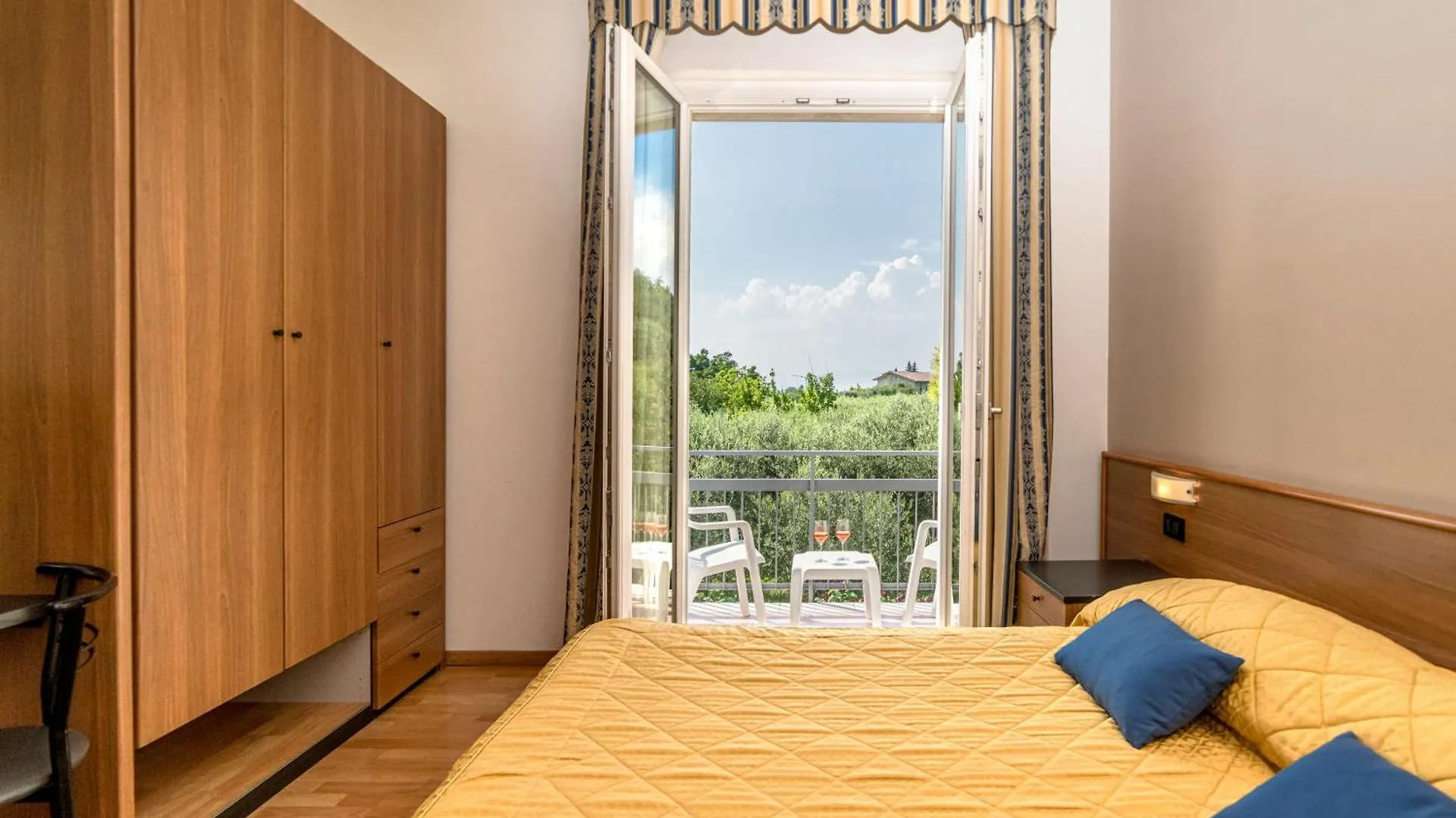 Hotel Mary Rose Lazise 2*,  Italien